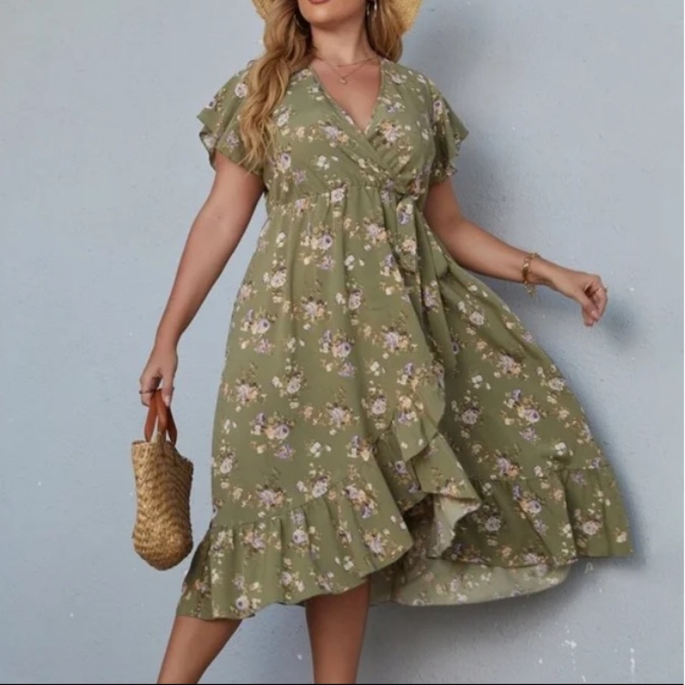 Boho Plus Black floral Print Butterfly Sleeve Maxi Dress - Picture 7 of 12